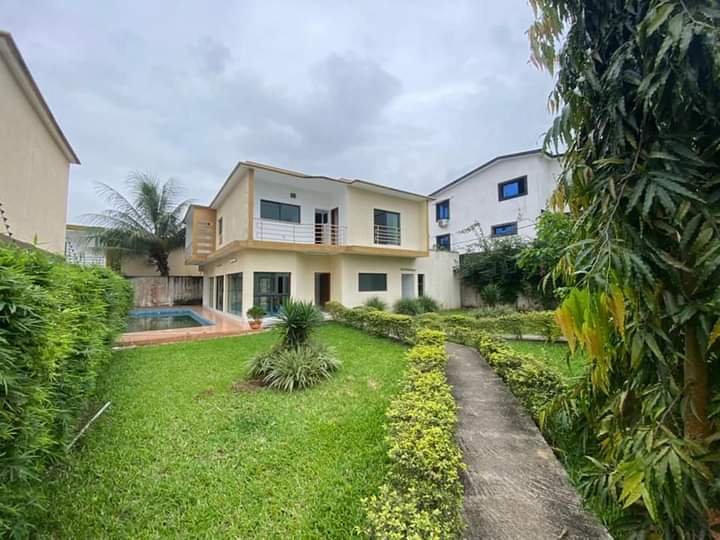 A LOUER VILLA DUPLEX DE 07 PIÈCES A ABIDJAN COCODY RIVIERA GOLF