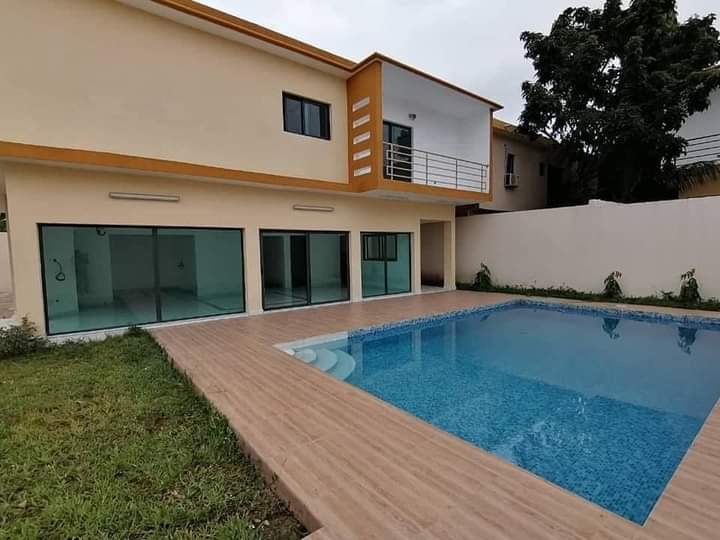 A LOUER VILLA DUPLEX DE 07 PIÈCES A ABIDJAN COCODY RIVIERA GOLF