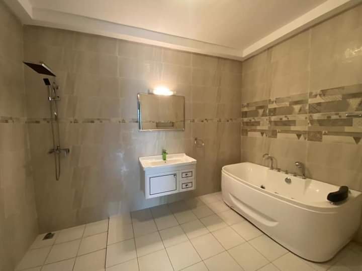 A LOUER VILLA DUPLEX DE 07 PIÈCES A ABIDJAN COCODY RIVIERA GOLF