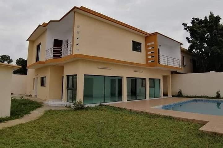 A LOUER VILLA DUPLEX DE 07 PIÈCES A ABIDJAN COCODY RIVIERA GOLF